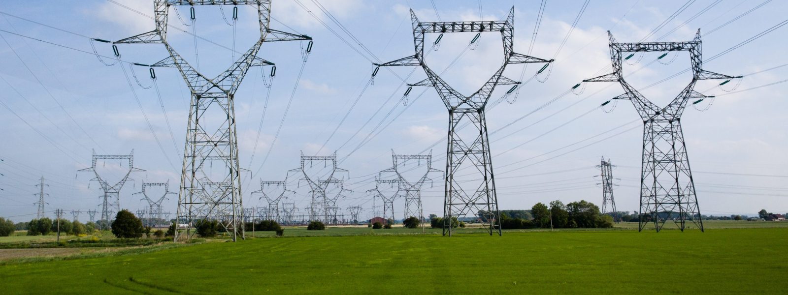 Słupy wysokiego napięcia